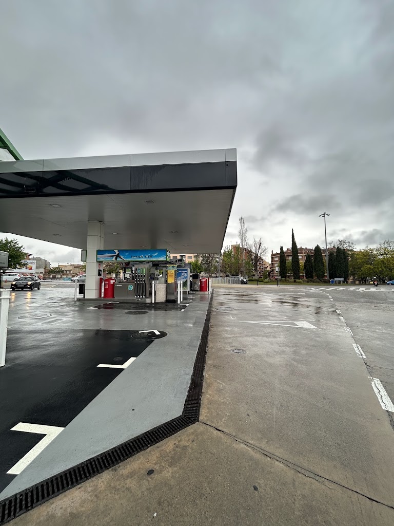 Petrem Moli nou de Figueres — Estacion de servicio