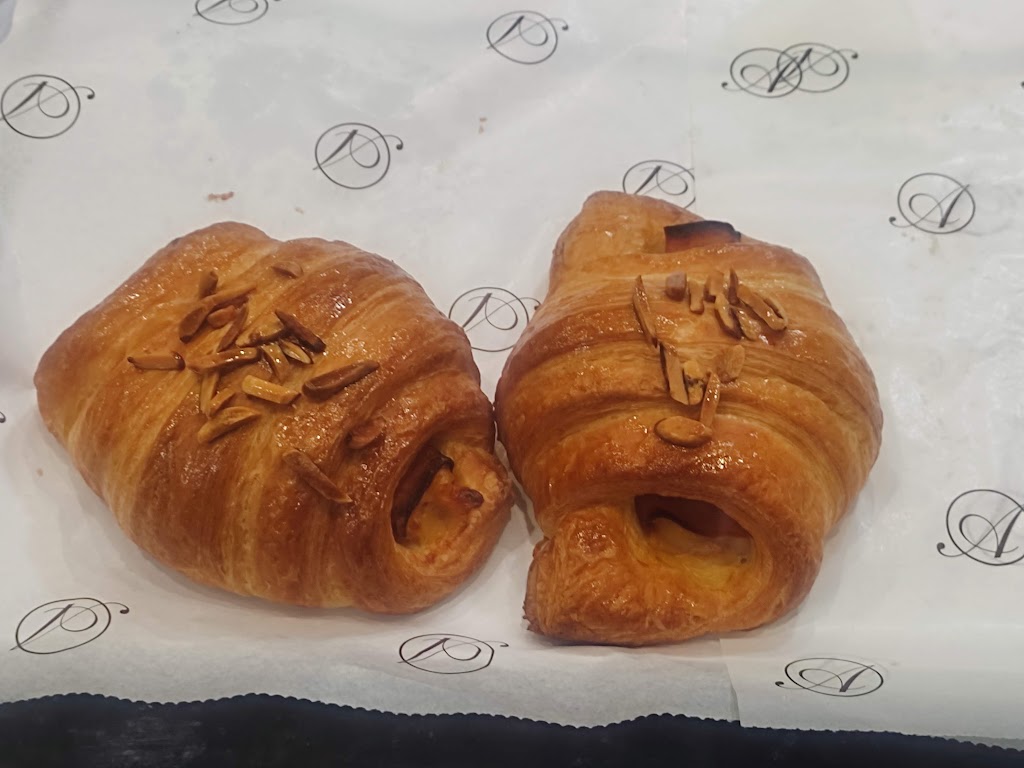 Cafeteria Fleca Degustacio 23DS — Comida y bebida