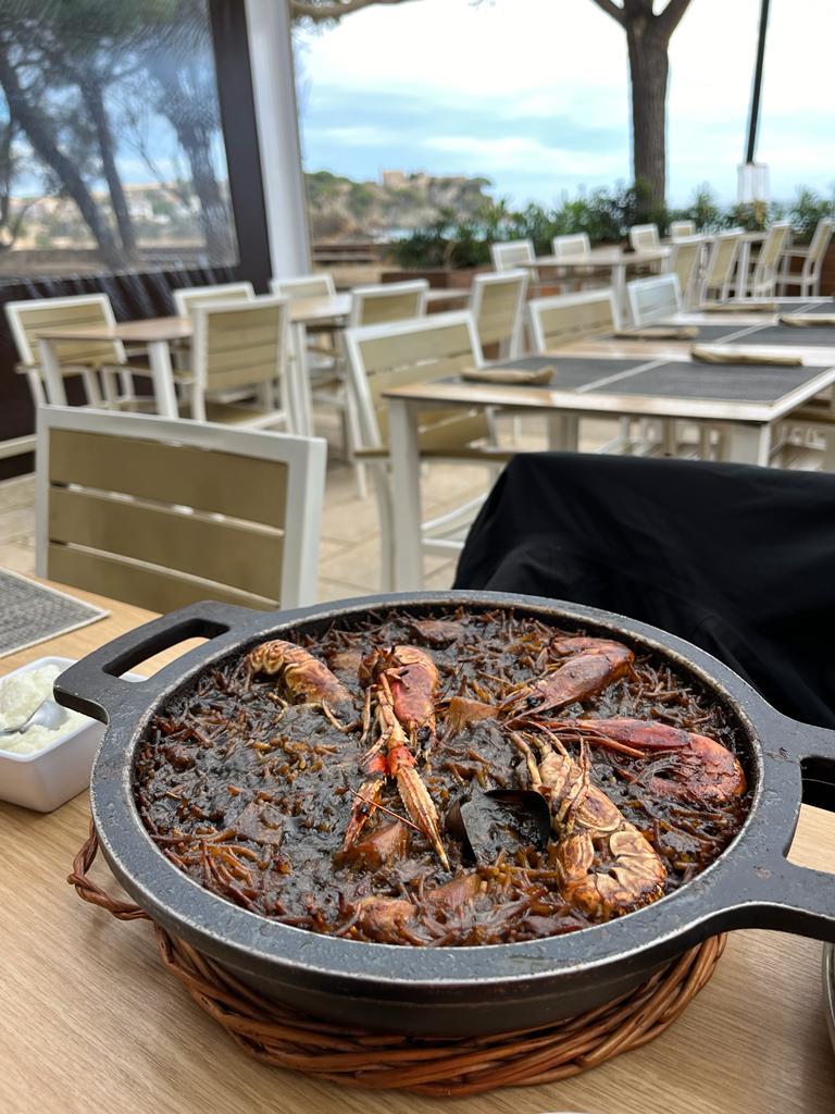 Can Pujol — Comida y bebida