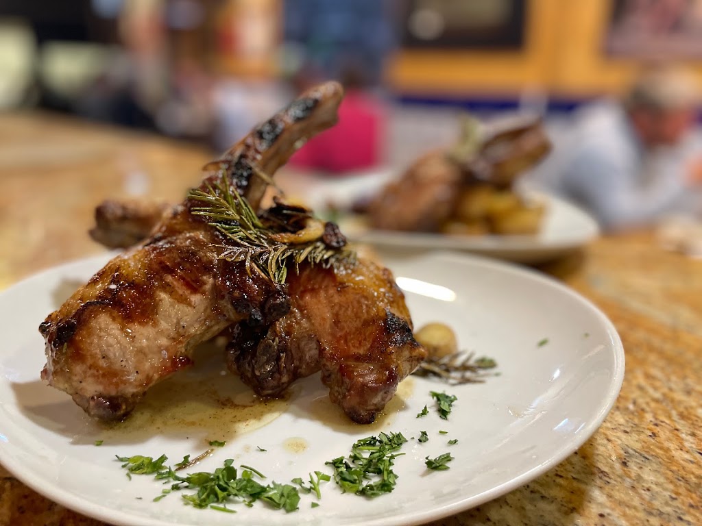 La Antigua Maestranza — Comida y bebida
