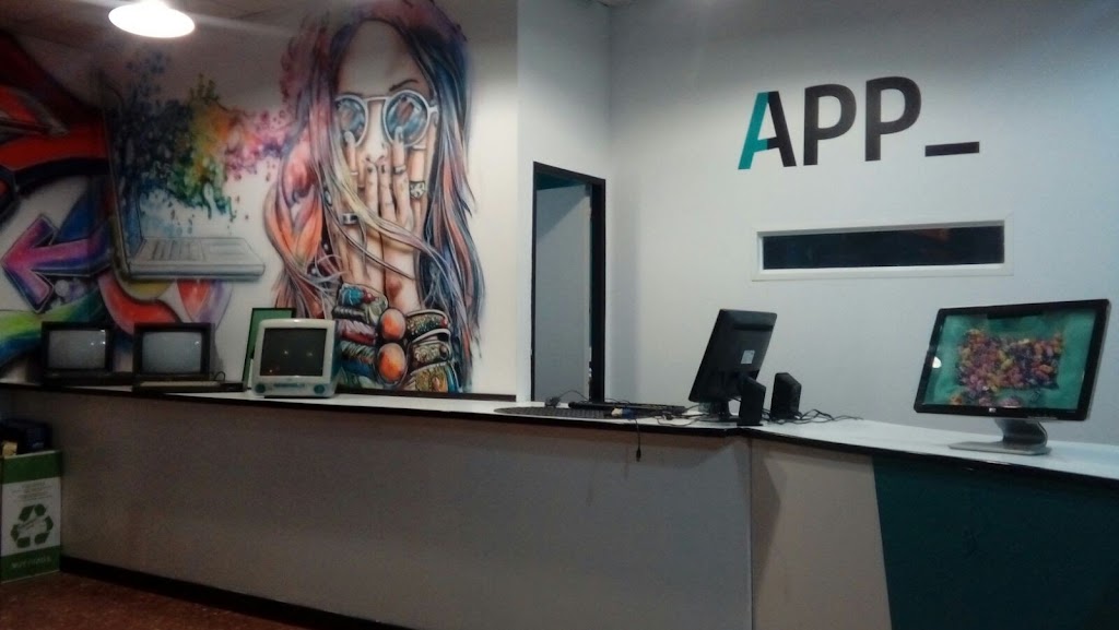 APP Massamagrell informatica Juanvi. Horario de lunes a Jueves de 10 a 2 y de 5 a 7 y Viernes de 10 a 3 — Interior