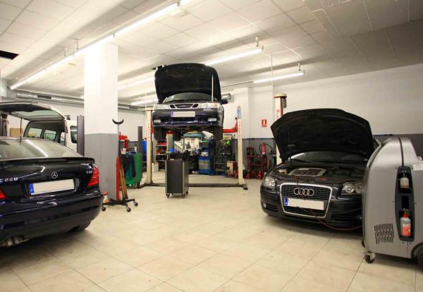 Castrol Services Mataro Autohaus — Del propietario