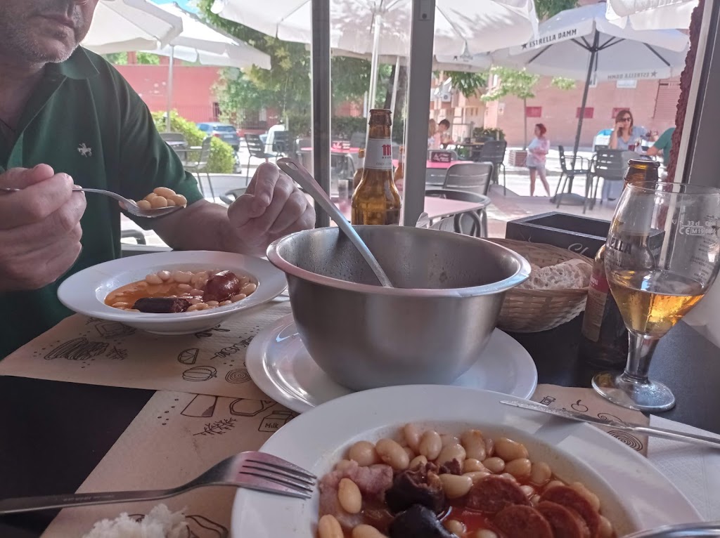 Bar Trebol's — Comida y bebida