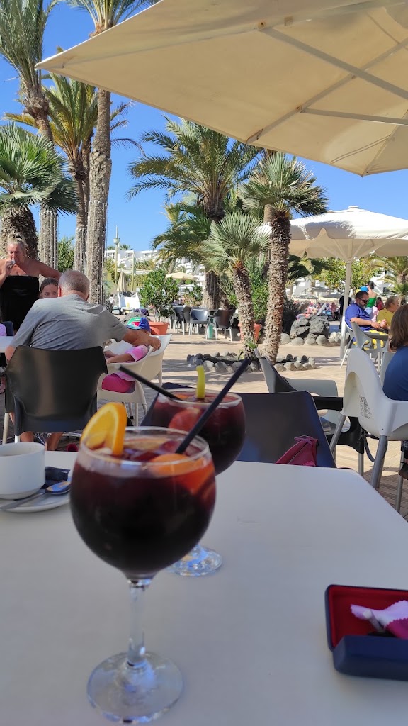 H10 Lanzarote Gardens Pool Bar — Comida y bebida