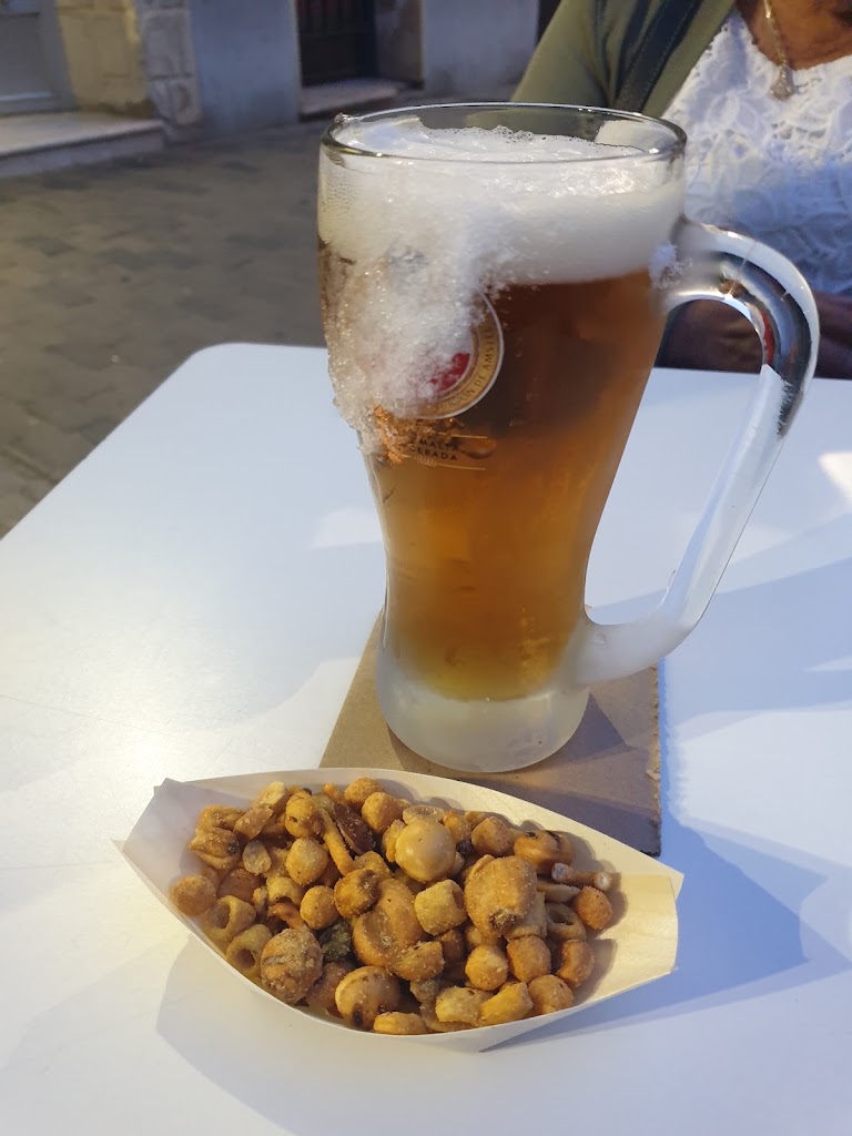 Cafe Basico — Comida y bebida