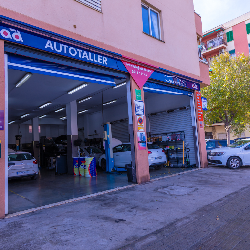 Junauto — Exterior