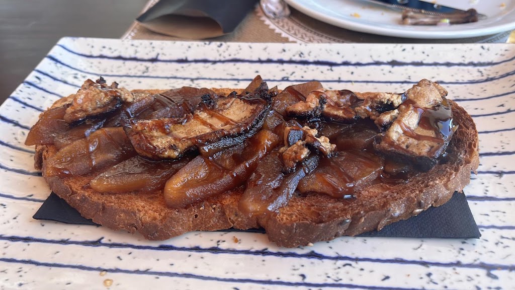 Alteamar Cafeteria — Comida y bebida