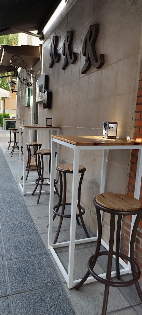 Gastrobar RRR — Ambiente