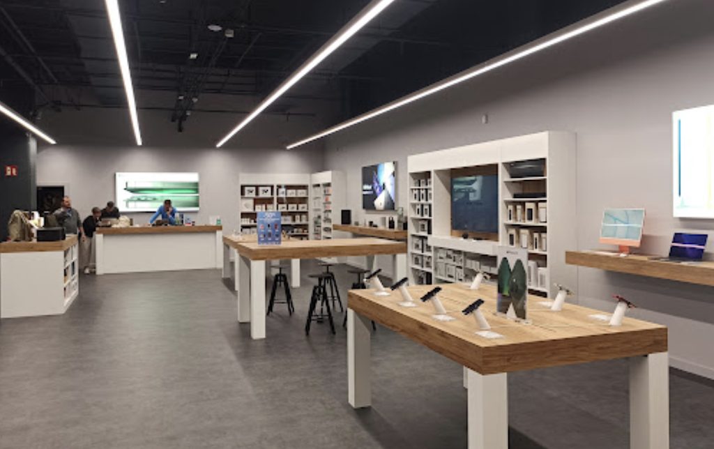 INTECAT | Tienda Apple Mataro Parc — Interior