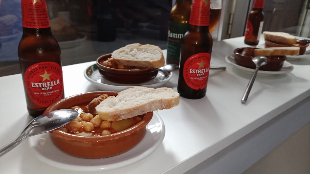 Bar El Pasillo — Comida y bebida