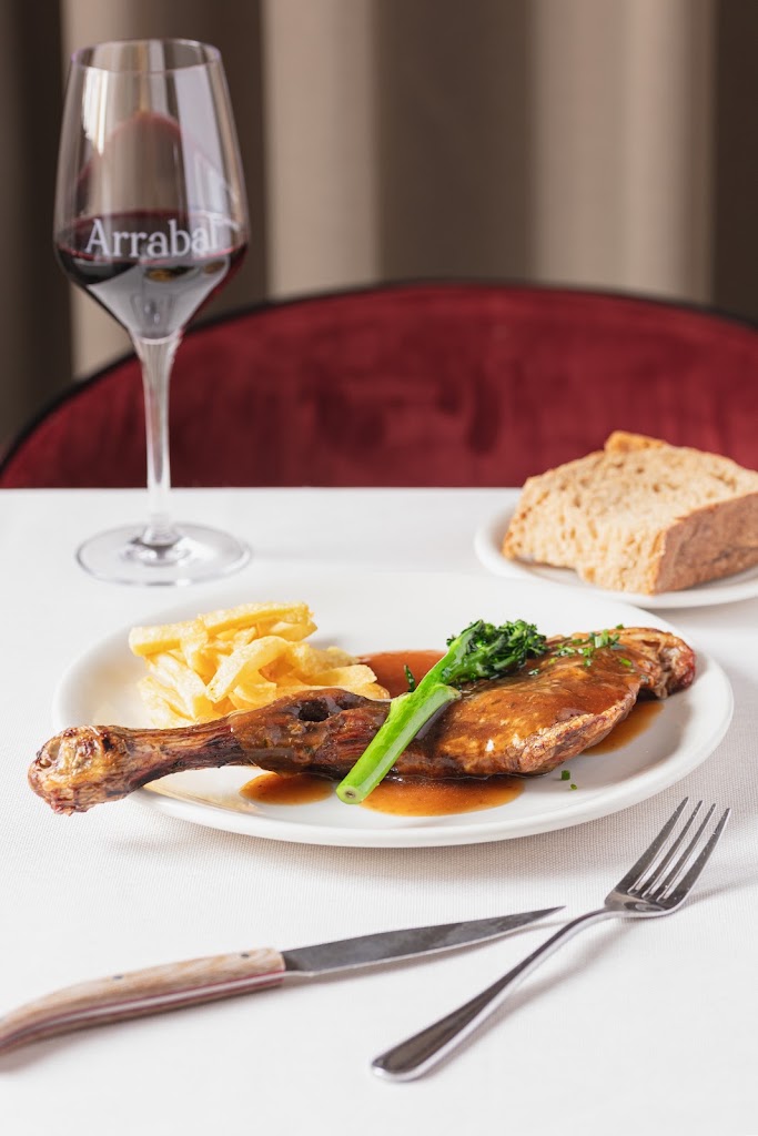 Arrabal Restaurante — Comida y bebida