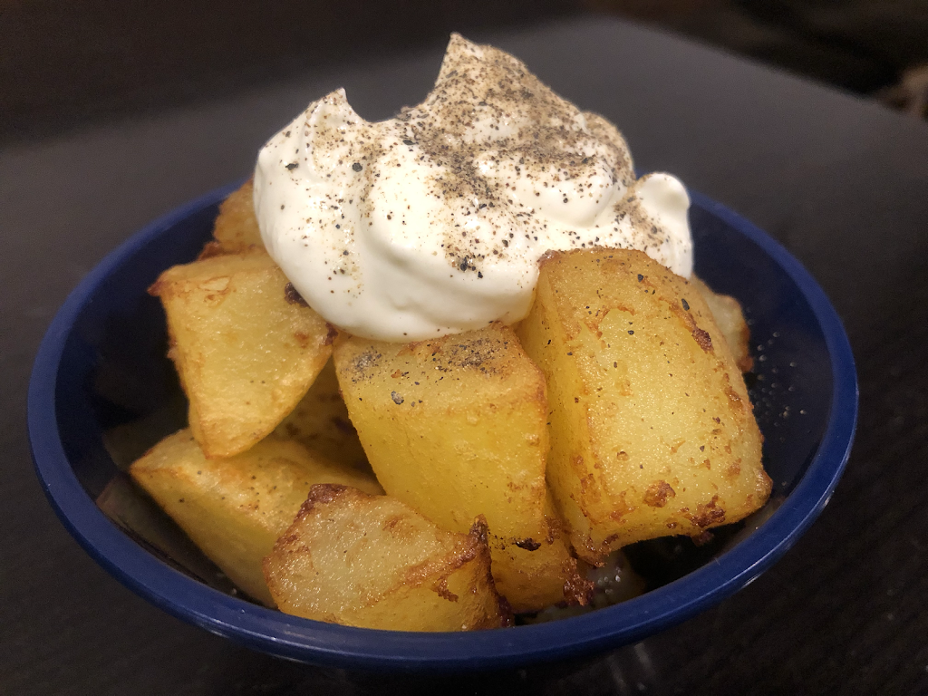 Restaurante Kafka Mataro — Patatas bravas