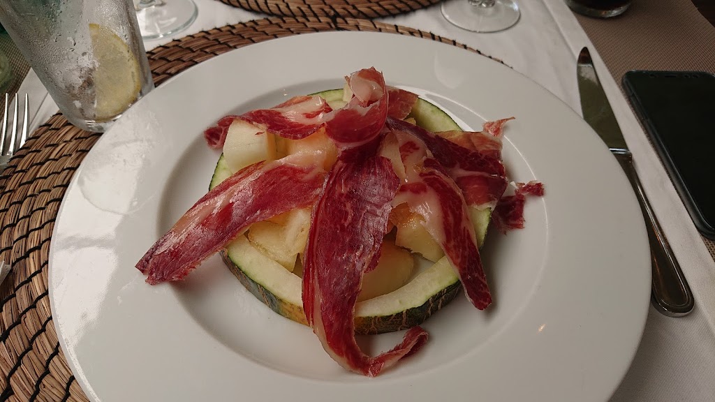 Can Serra — Comida y bebida