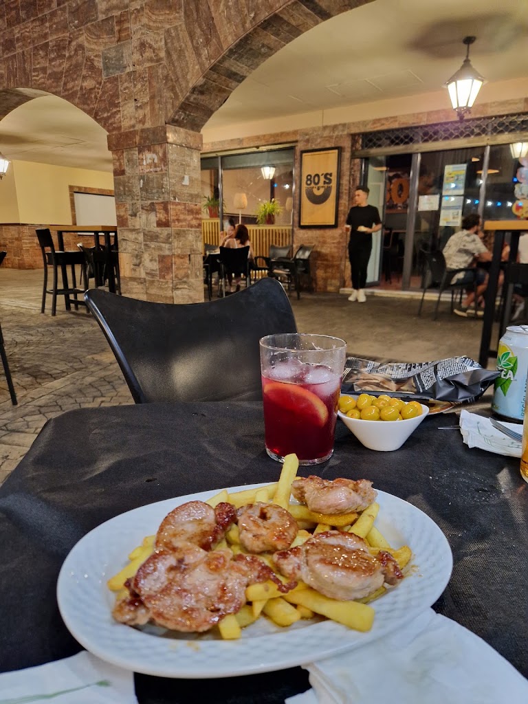 80'S TAPAS & MUSIC BAR — Papas fritas