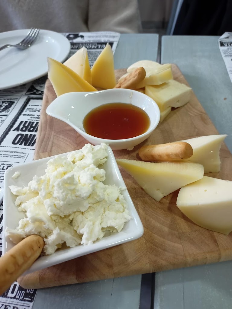 Taperia O Lano — Comida y bebida