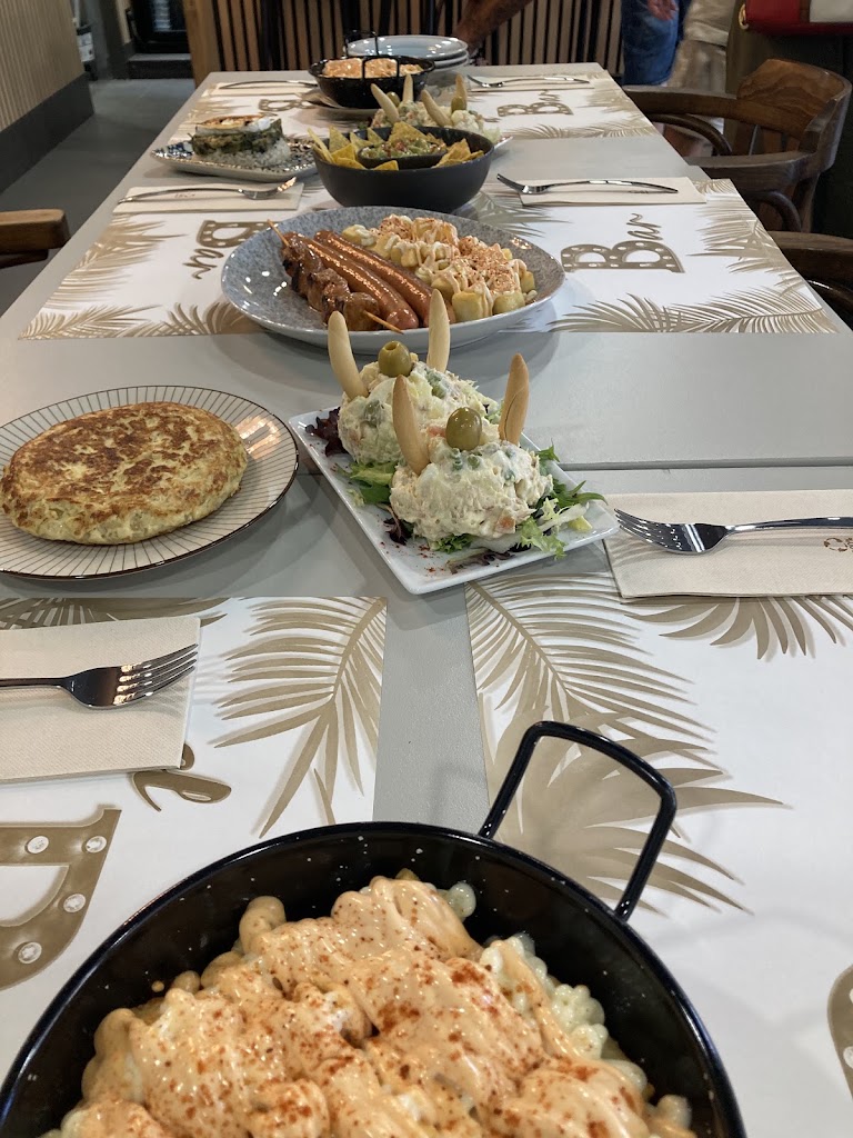 El Bar — Comida y bebida
