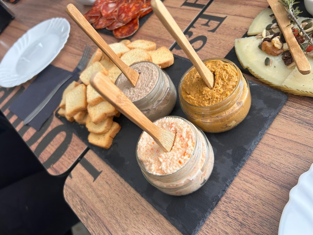 Bar Rincon de Roque — Comida y bebida