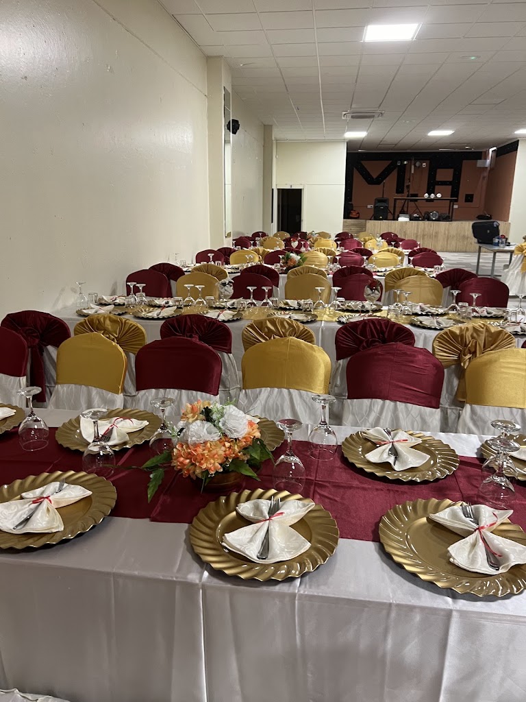 Restaurante SALON MIL AMORES — Comida y bebida