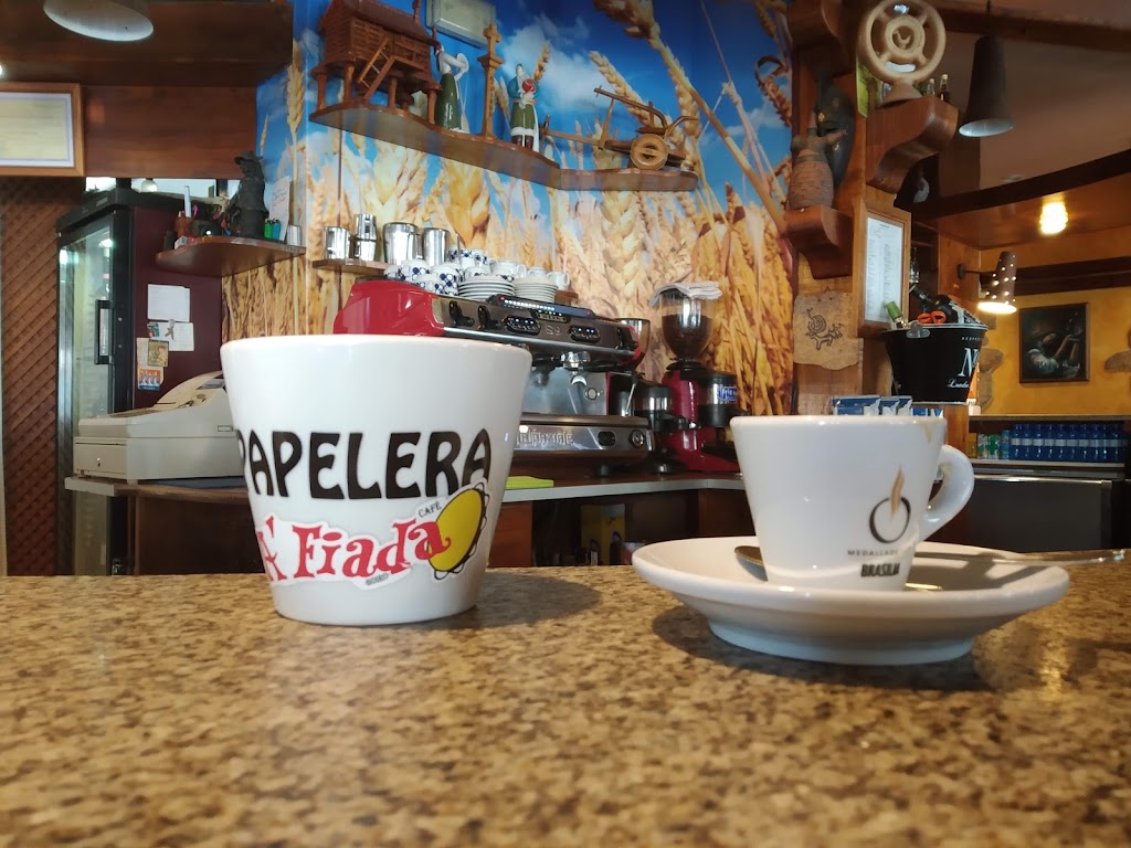 Cafeteria A Fiada — Comida y bebida