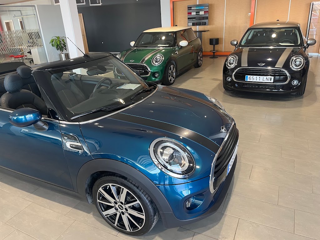 Concesionario Oficial MINI Next Automotor Fuengirola — Interior