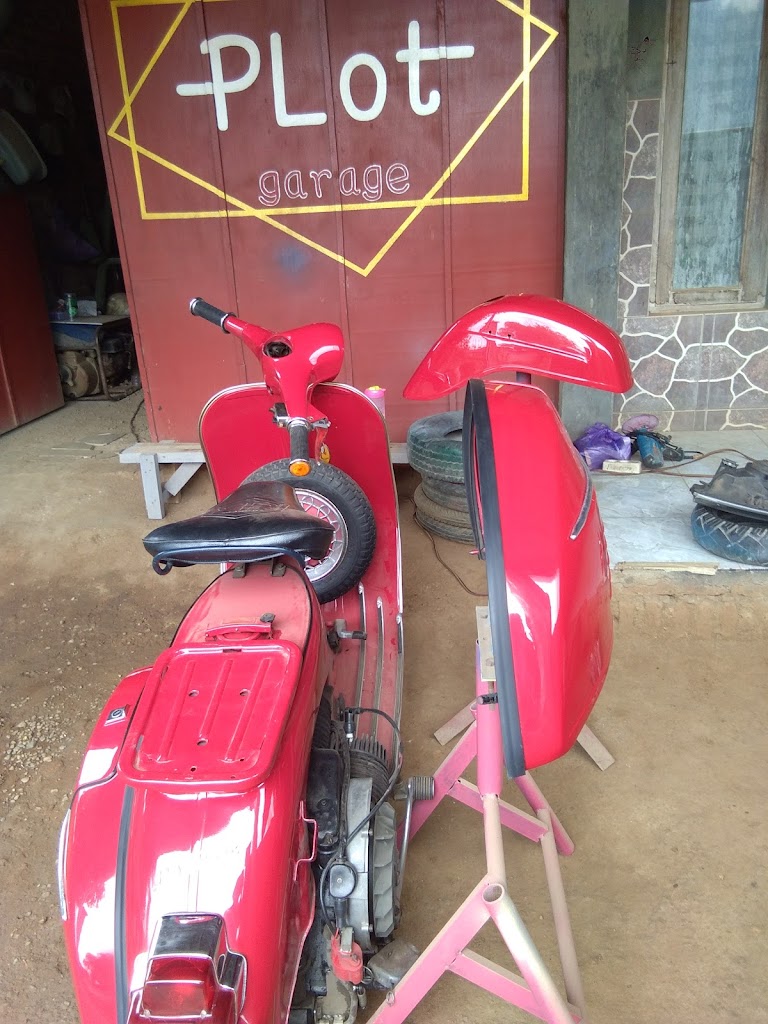 PLot garage ( scooter repaint )