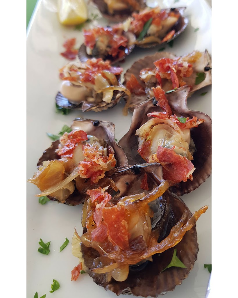 Cofradia La Laguna y el mar — Comida y bebida