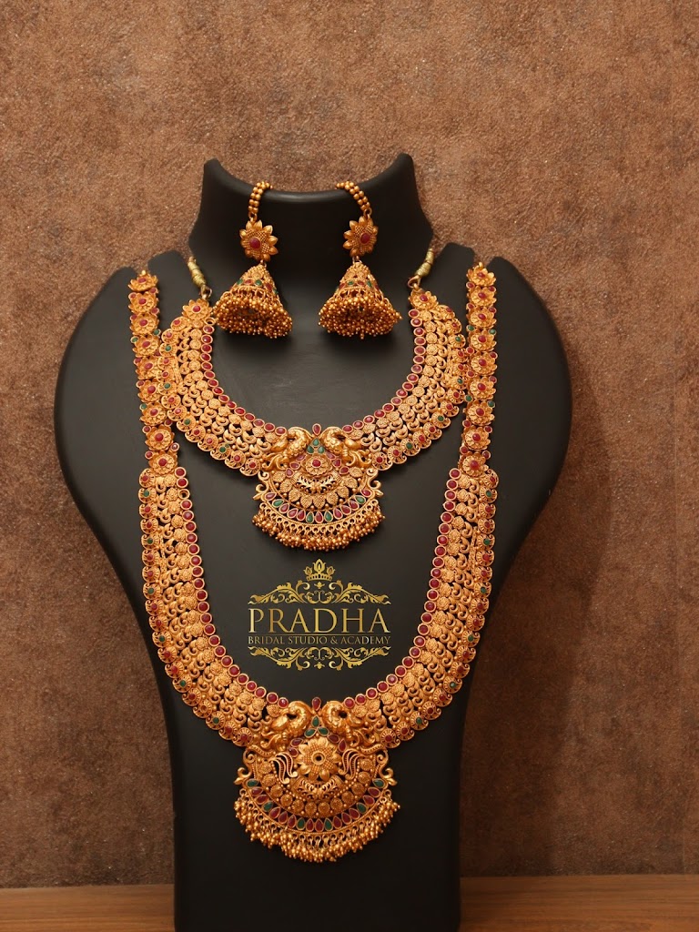 Coimbatore Pradha Bridal Makeup Studio Best Saree Drappist Pleating Best Haircut