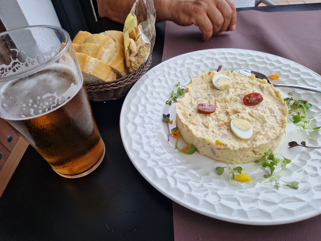 Meson Salvador — Comida y bebida