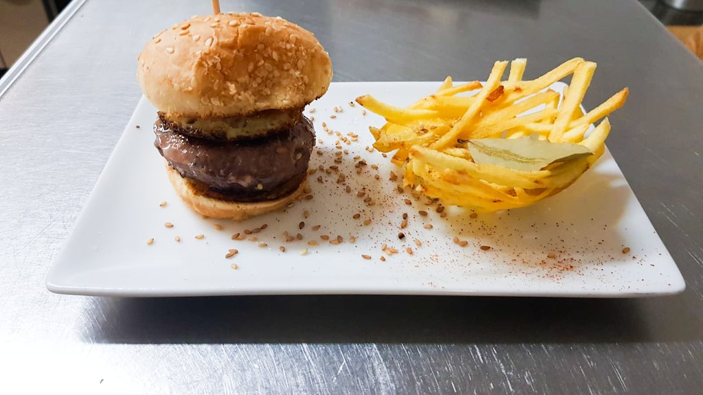 El Cultural Tapas (Restaurante en Terrassa de tapas, platos combinados y menu mediodia) — Comida y bebida