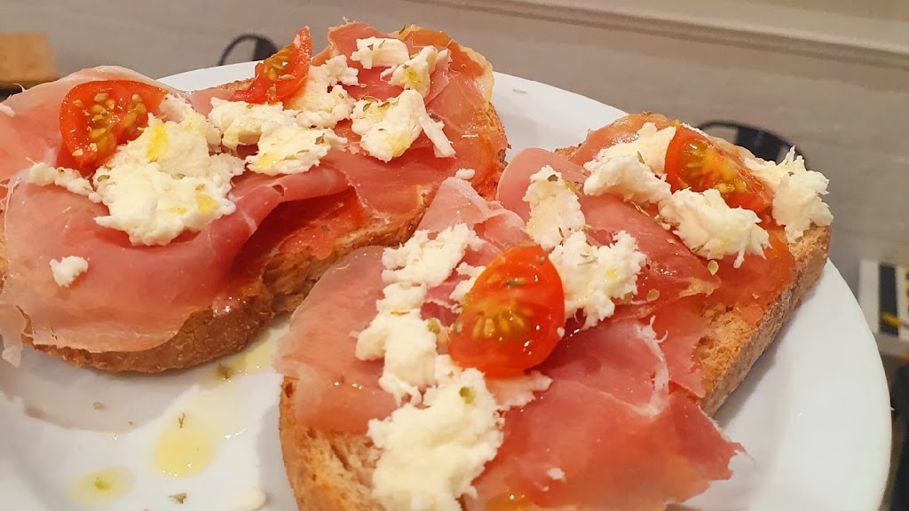 d'Lucia coffe bar — Comida y bebida