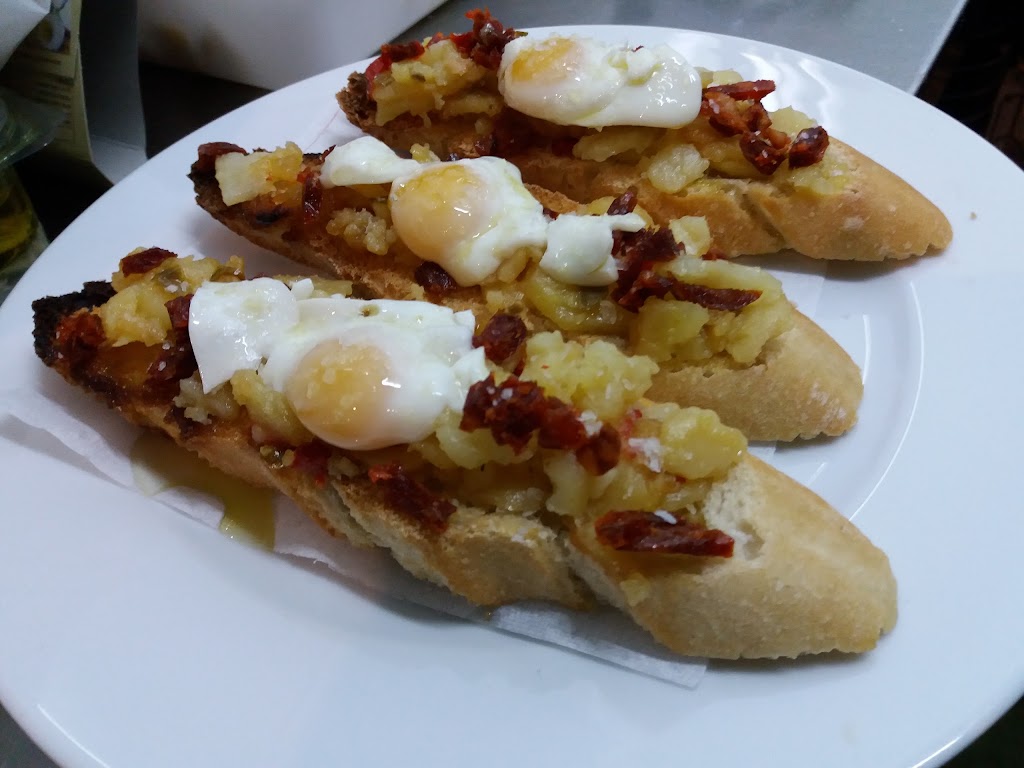 Pub Moto's — Comida y bebida