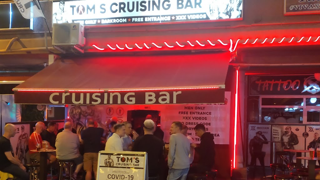 Tom's Cruising bar