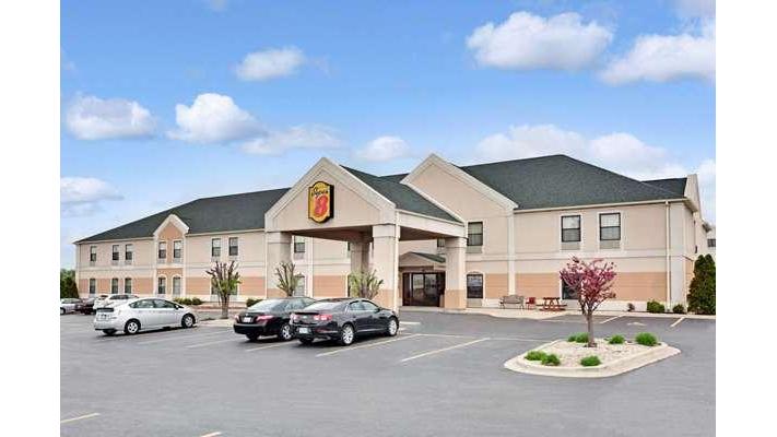 Super 8 by Wyndham Hampshire IL - Hotel in Hampshire , United States of America