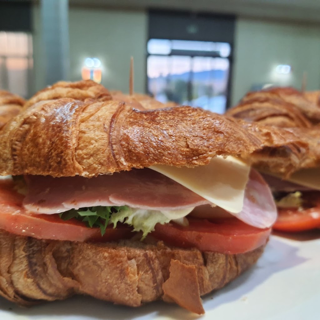 Restaurante El Mesto — Comida y bebida
