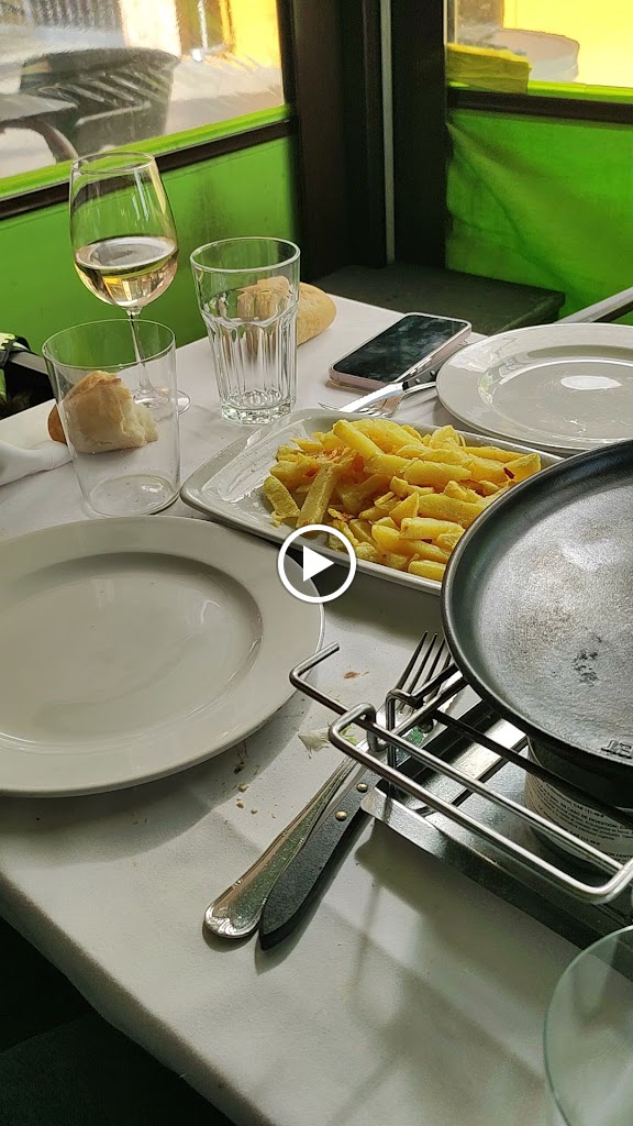 Restaurante El Sauco — Comida y bebida