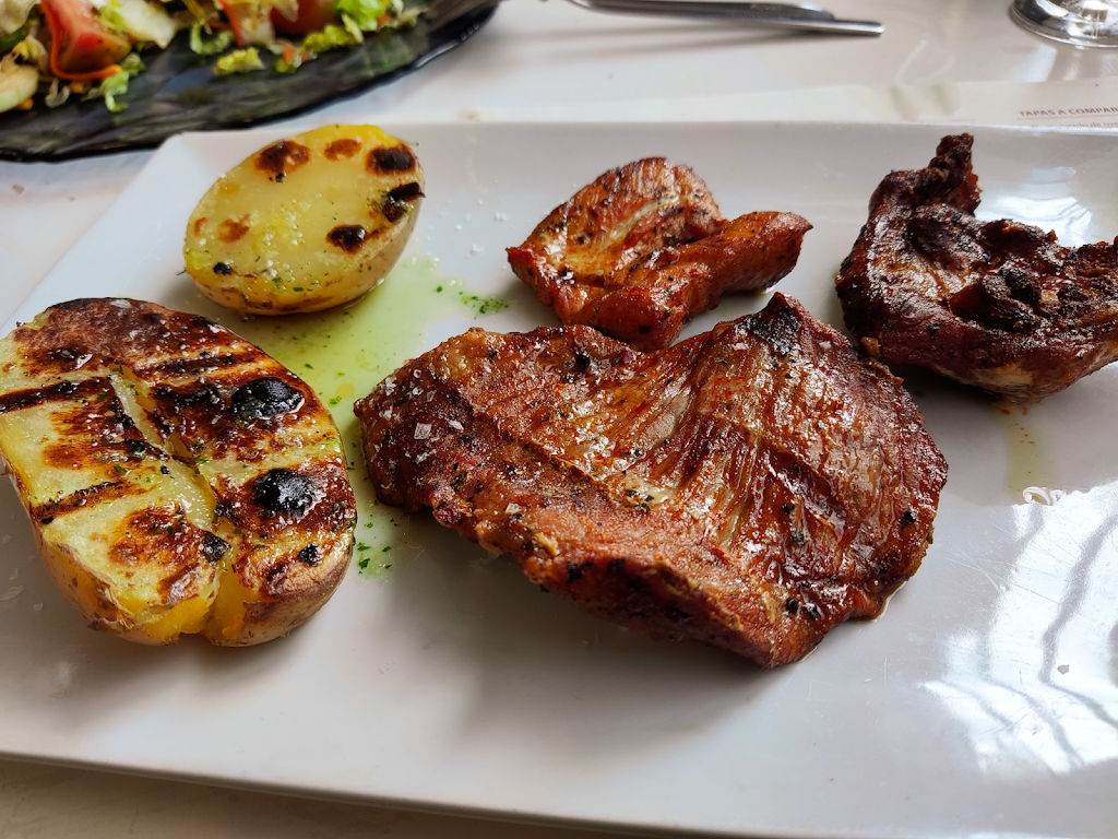 Restaurante Font de l'Alzina — Comida y bebida