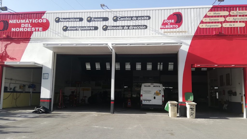Neumaticos del Noroeste — Exterior