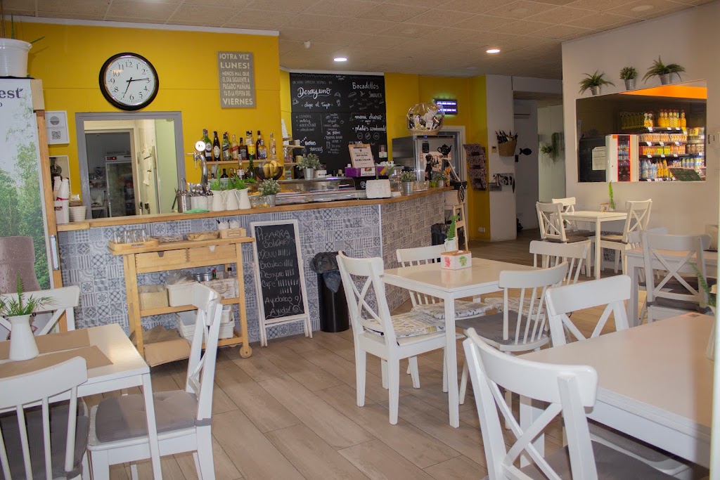 La Bernarda Restaurante y Cafeteria en Torrejon de Ardoz — Ambiente