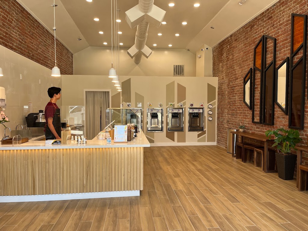 Photo of Auzzy the Bear Cafe, Boba Milk Tea, Frozen Yogurt & Smoothie Bar