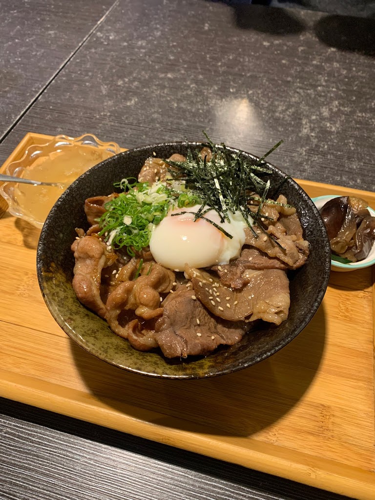 《動吃丼》 揚物 • 燒肉丼 的照片