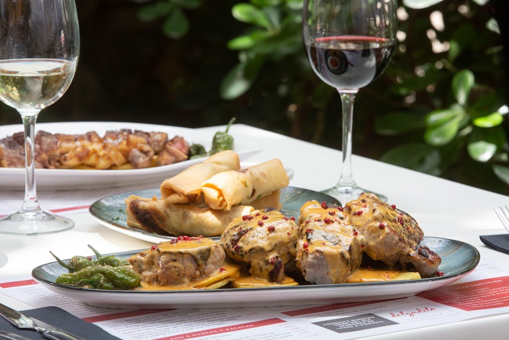 Delgadito Gastrobar — Comida y bebida