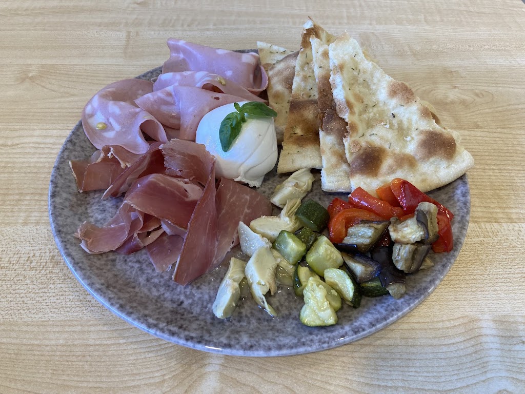 Bonissim Pizzeria — Comida y bebida