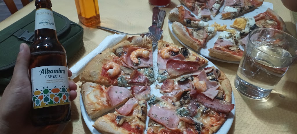 Pizzeria Pizza la plaza — Pizza