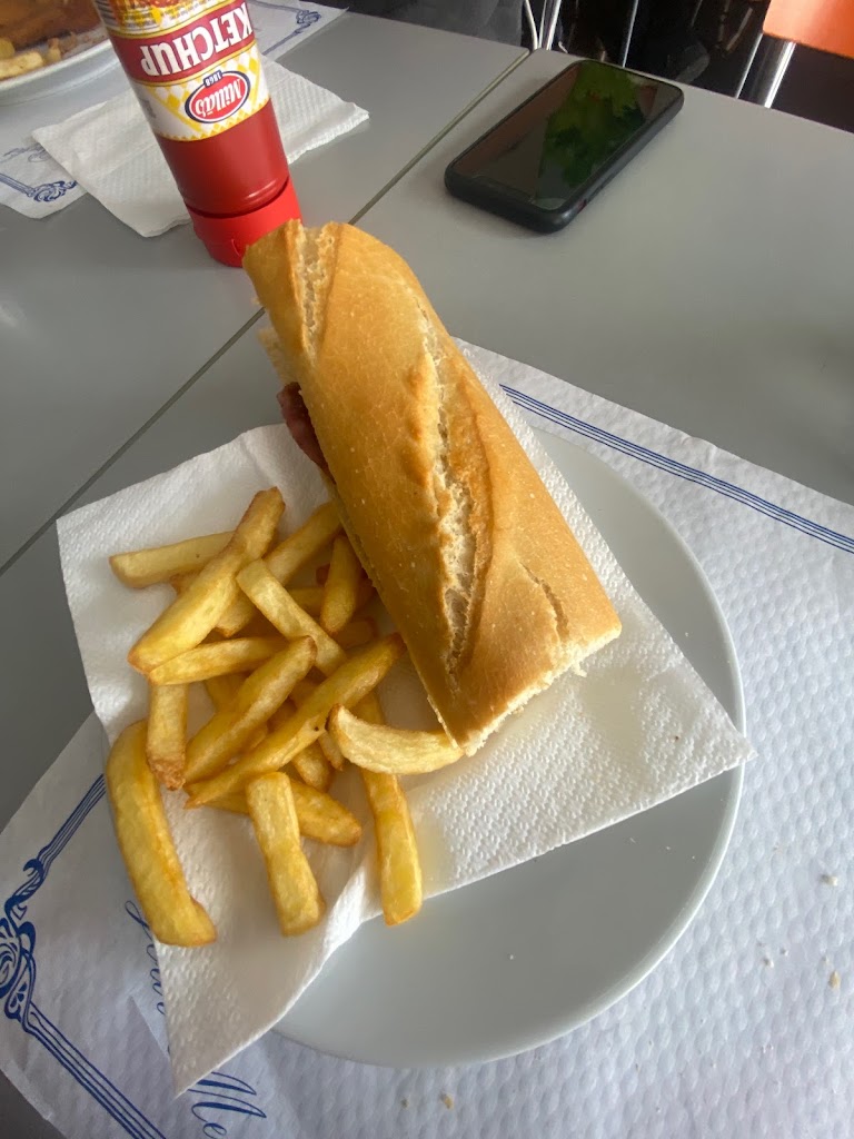 Bar los gallegos — Comida y bebida