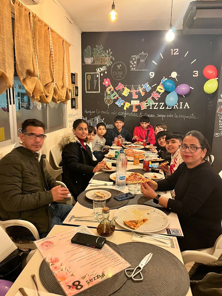 Pizzeria Punto de encuentro — Ambiente
