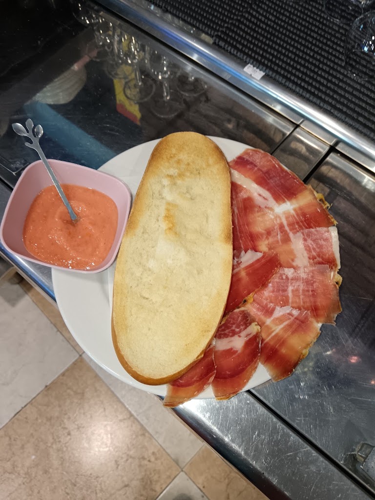 Bar el olivar — Comida y bebida