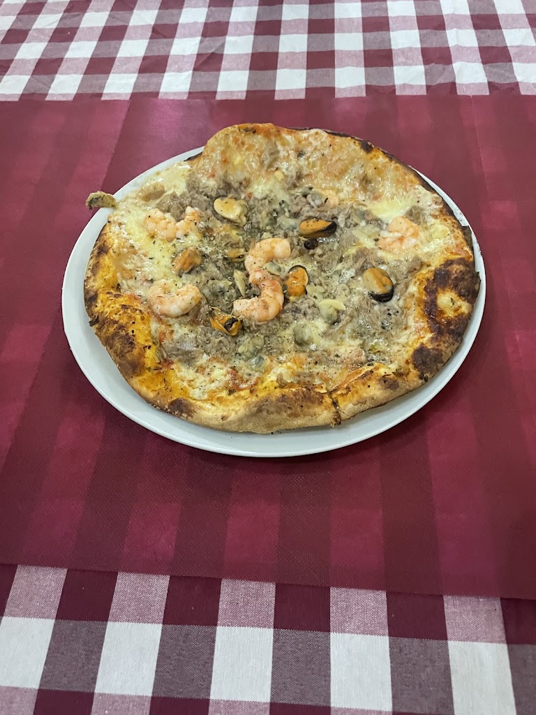 Pizzeria Guayarmina — Comida y bebida