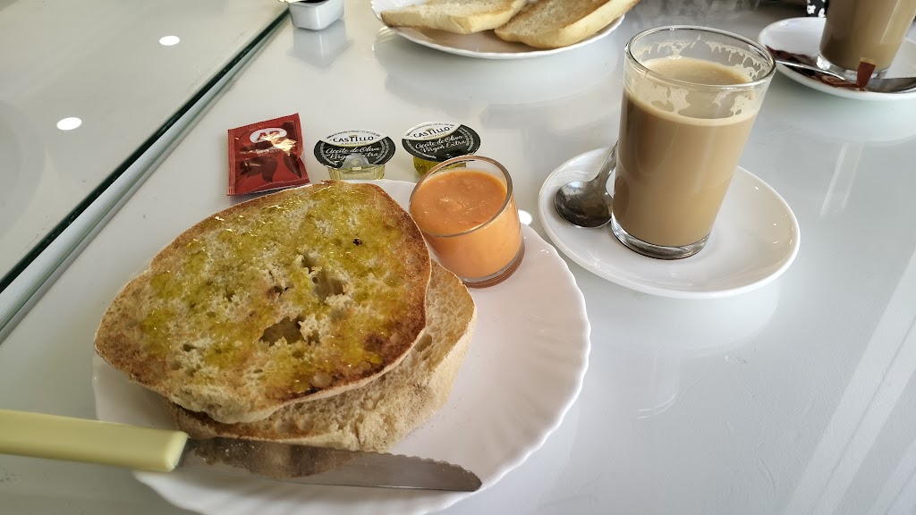 El Cafetal — Comida y bebida