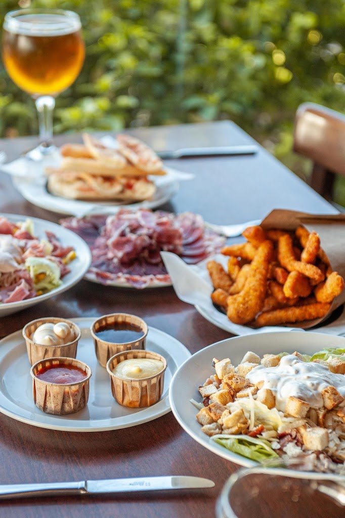 Chumi Churri Terrassa — Comida y bebida