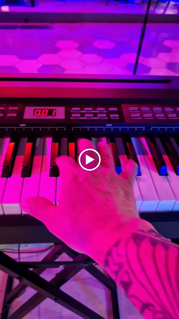 VEINTI 3 - Bar De Tapas — Videos